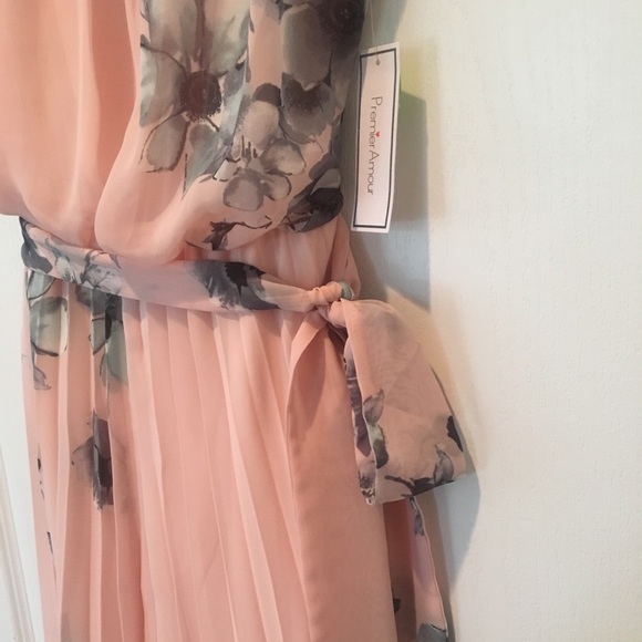 Dress - Picture 4 of 7